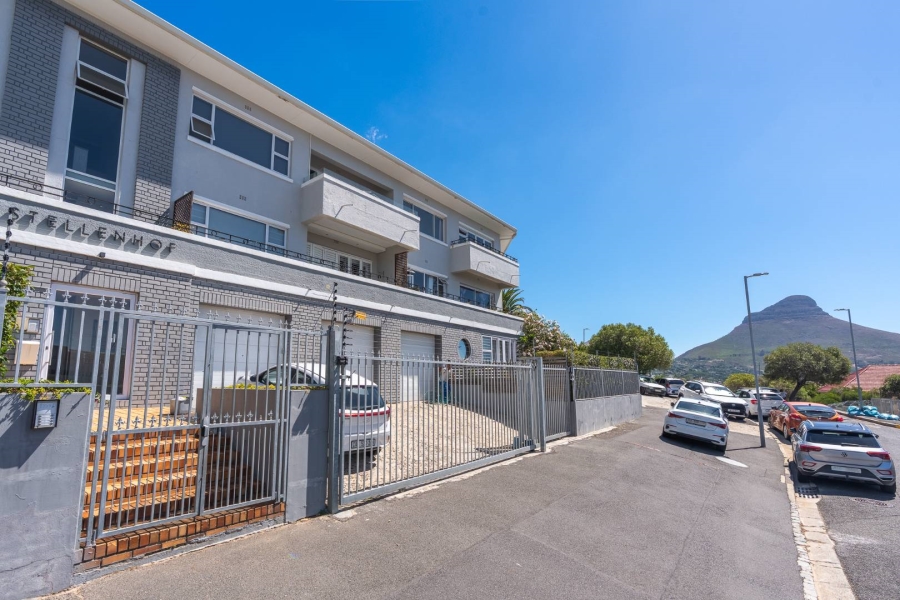 1 Bedroom Property for Sale in Vredehoek Western Cape